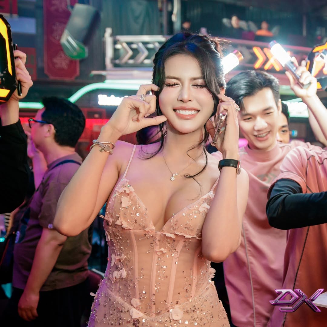 KHOẢNH KHẮC